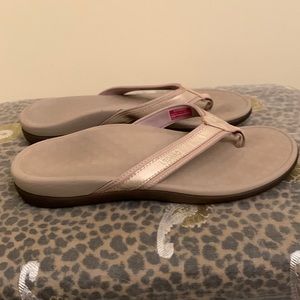 Vionic Beige Flip Flops